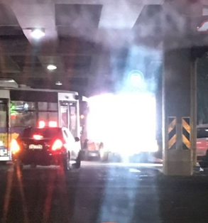 ?？谑忻耖_車遇LED屏廣告險(xiǎn)撞人 企業(yè)：有人來查我搞定 