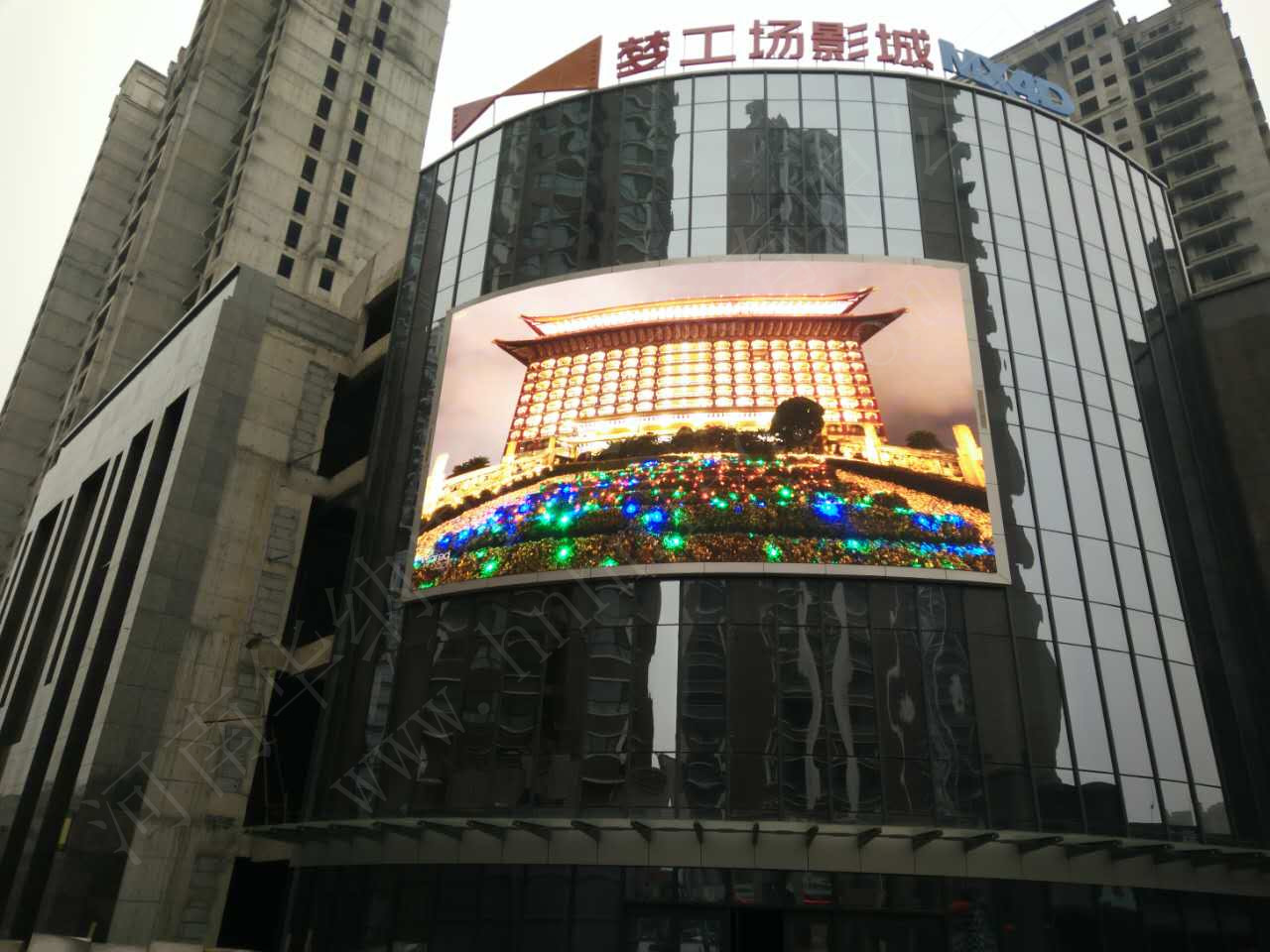 如何計算弧形LED顯示屏弧長、弦長和弦高